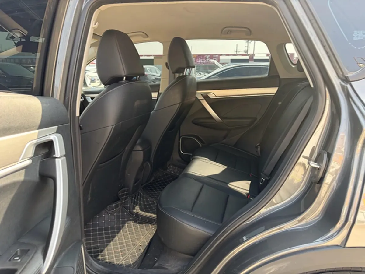 2025 Geely Coolray 1.5L 126HP L4 5MT,autocango,china used car exporter,china ev exporter,chinese used car exporter,chinese used ev exporter