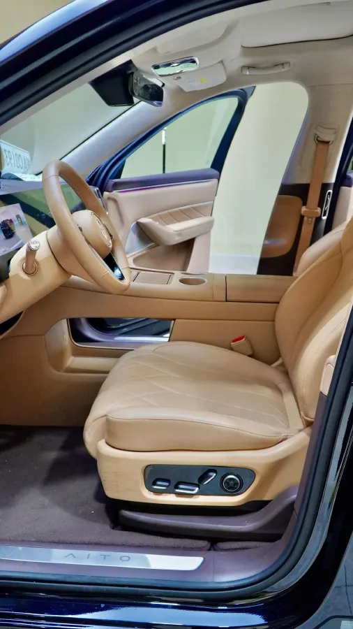 2025 AITO AITO M8 REEV 160HP REEV 53.4KWH,autocango,china used car exporter,china ev exporter,chinese used car exporter,chinese used ev exporter