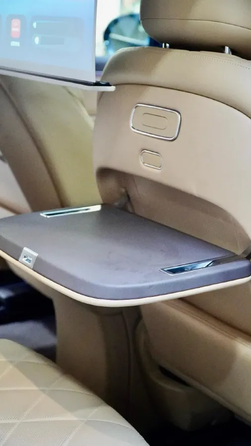 2025 AITO AITO M8 REEV 160HP REEV 53.4KWH,autocango,china used car exporter,china ev exporter,chinese used car exporter,chinese used ev exporter