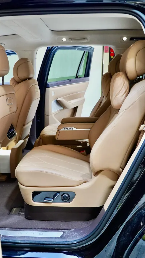 2025 AITO AITO M8 REEV 160HP REEV 53.4KWH,autocango,china used car exporter,china ev exporter,chinese used car exporter,chinese used ev exporter