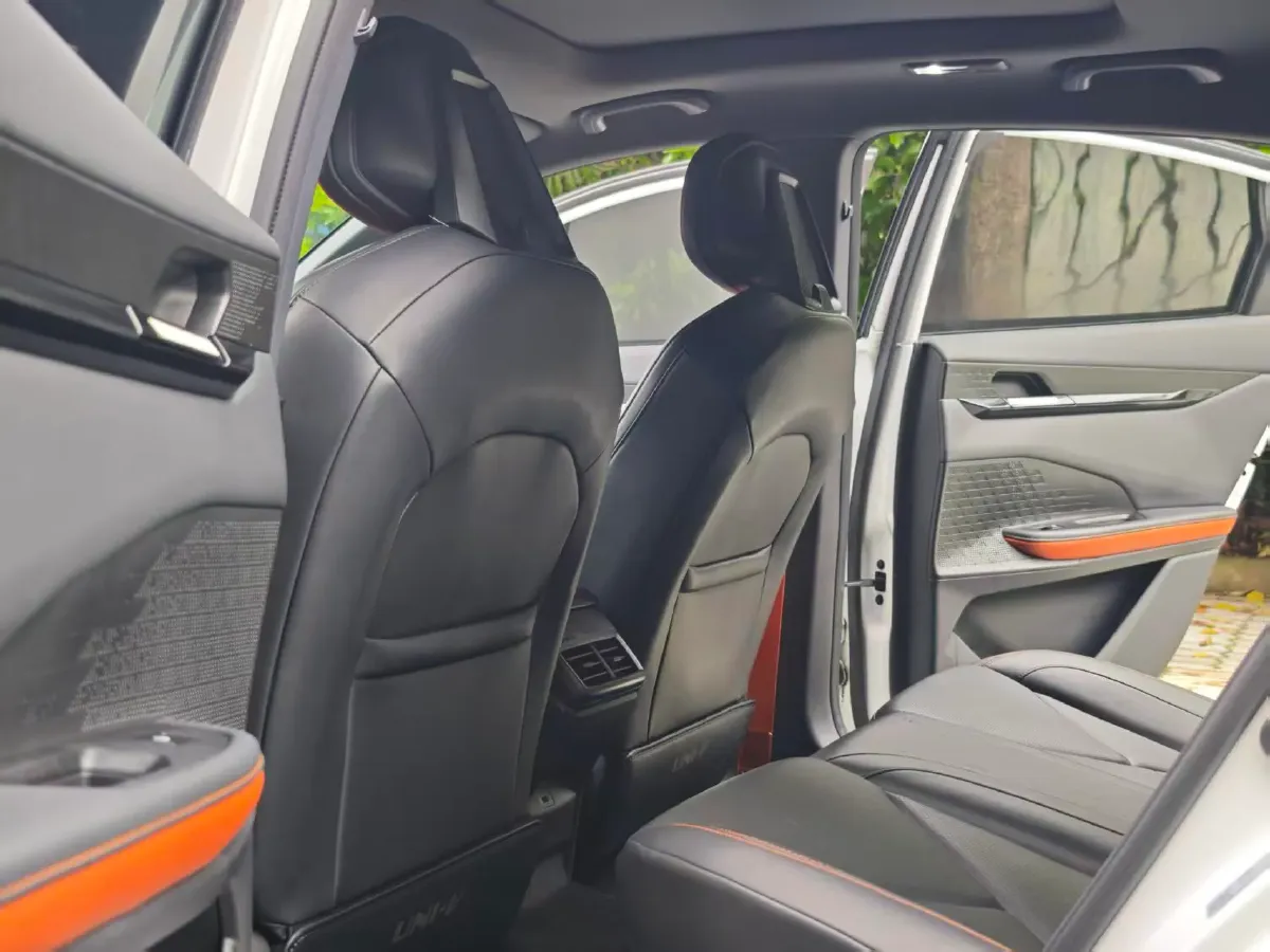 2022 ChangAn UNI-V 1.5T 188HP L4 7DCT,autocango,china used car exporter,china ev exporter,chinese used car exporter,chinese used ev exporter