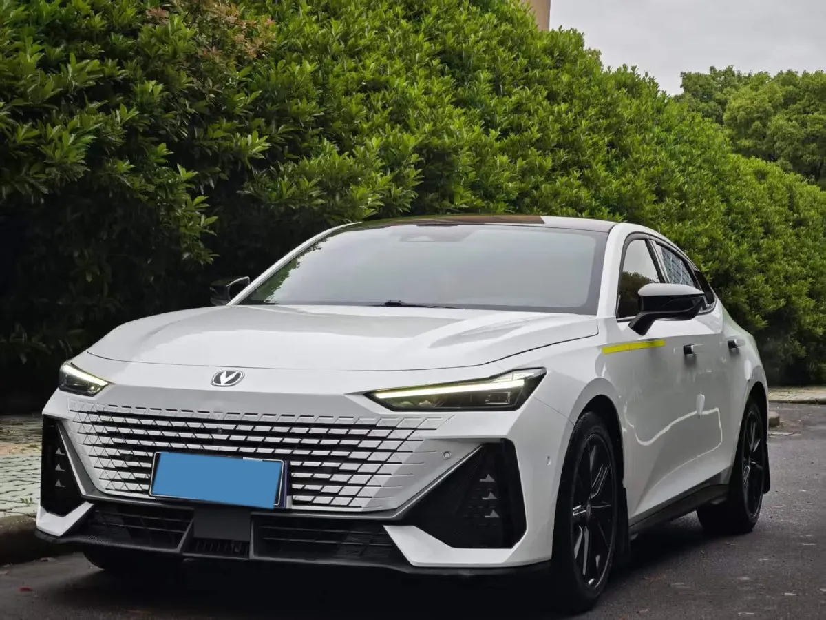 2022 ChangAn UNI-V 1.5T 188HP L4 7DCT,autocango,china used car exporter,china ev exporter,chinese used car exporter,chinese used ev exporter