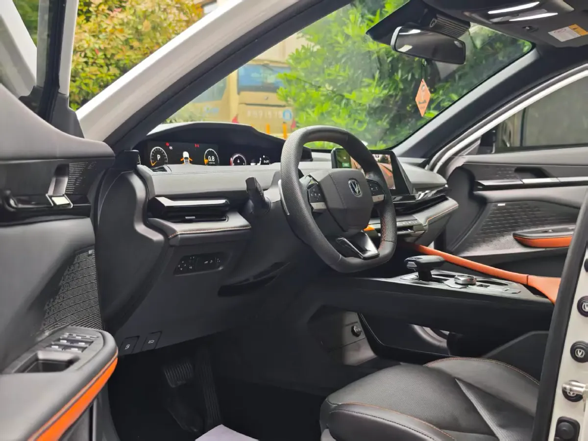 2022 ChangAn UNI-V 1.5T 188HP L4 7DCT,autocango,china used car exporter,china ev exporter,chinese used car exporter,chinese used ev exporter