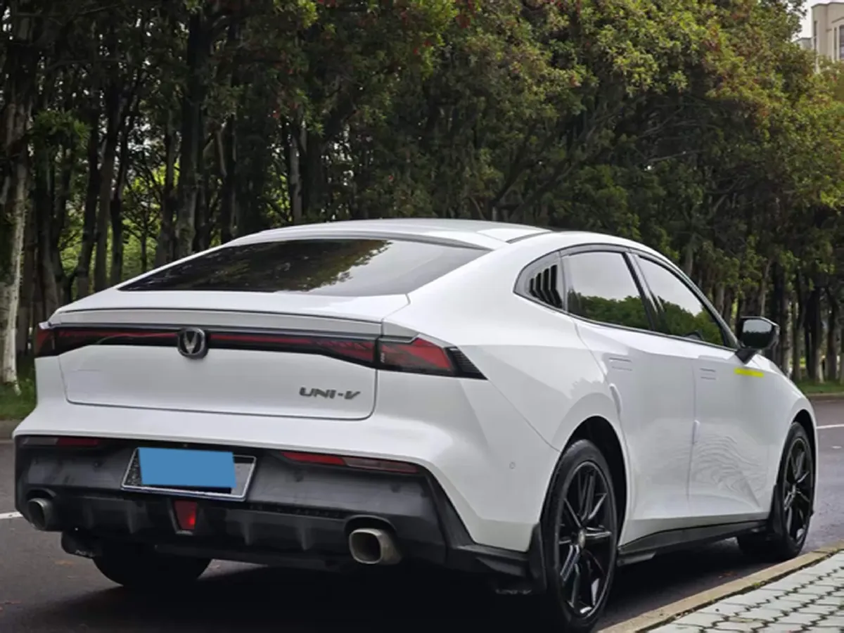 2022 ChangAn UNI-V 1.5T 188HP L4 7DCT,autocango,china used car exporter,china ev exporter,chinese used car exporter,chinese used ev exporter