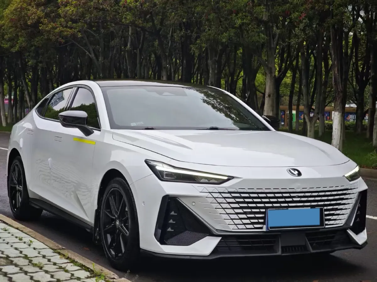 2022 ChangAn UNI-V 1.5T 188HP L4 7DCT,autocango,china used car exporter,china ev exporter,chinese used car exporter,chinese used ev exporter