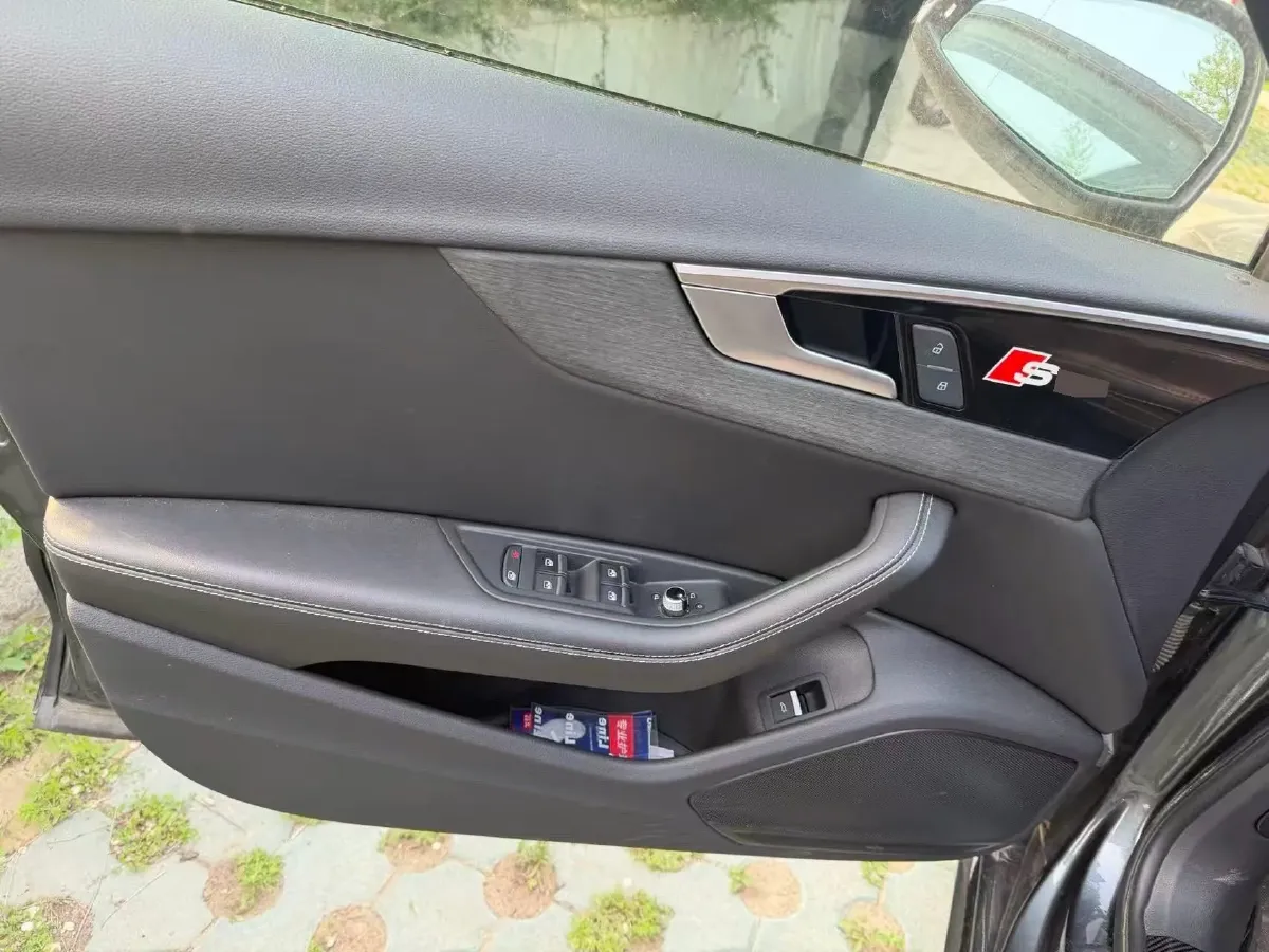 2023 Audi A4L 2.0T 190HP L4 7DCT,autocango,china used car exporter,china ev exporter,chinese used car exporter,chinese used ev exporter