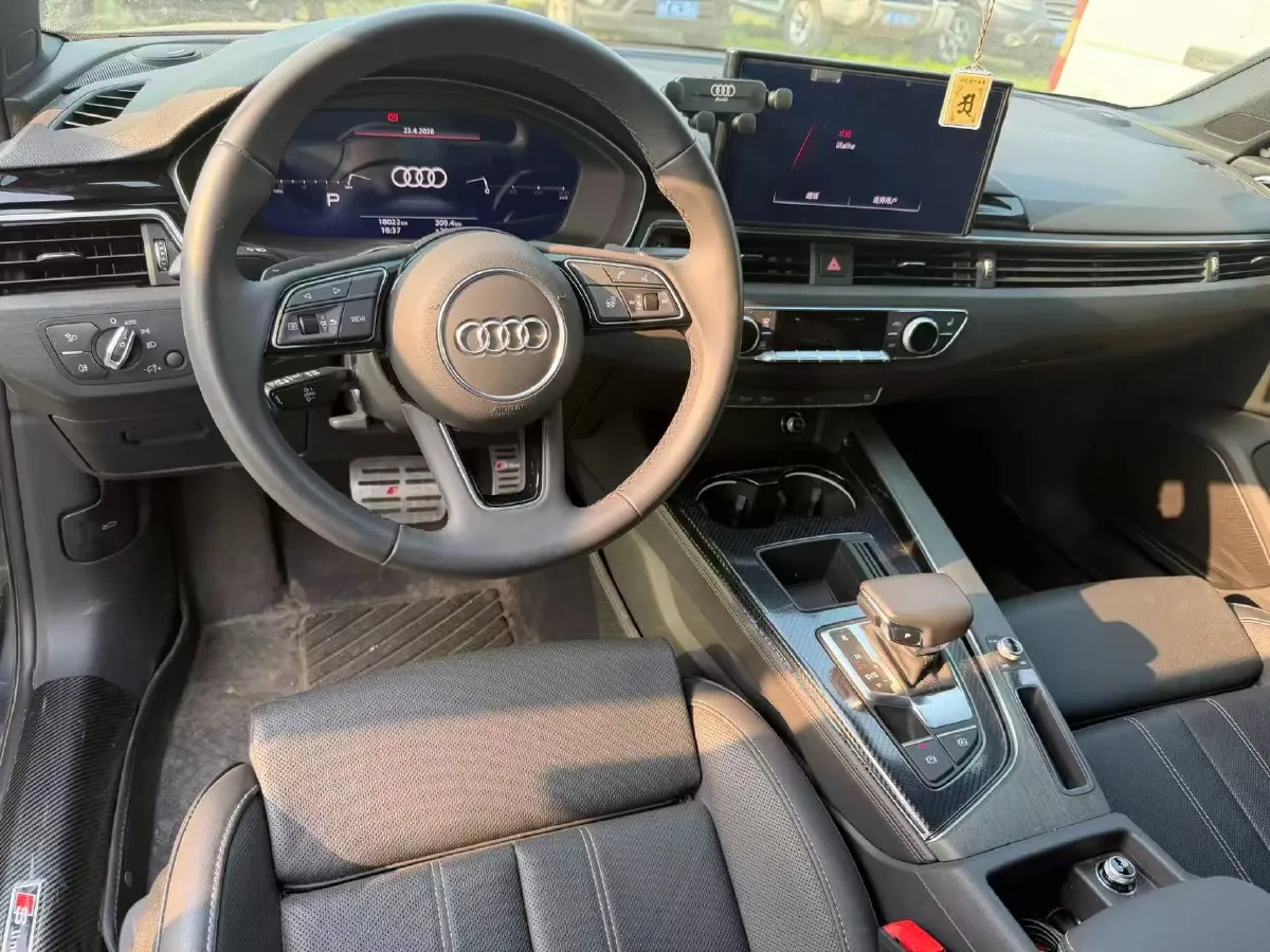 2023 Audi A4L 2.0T 190HP L4 7DCT,autocango,china used car exporter,china ev exporter,chinese used car exporter,chinese used ev exporter