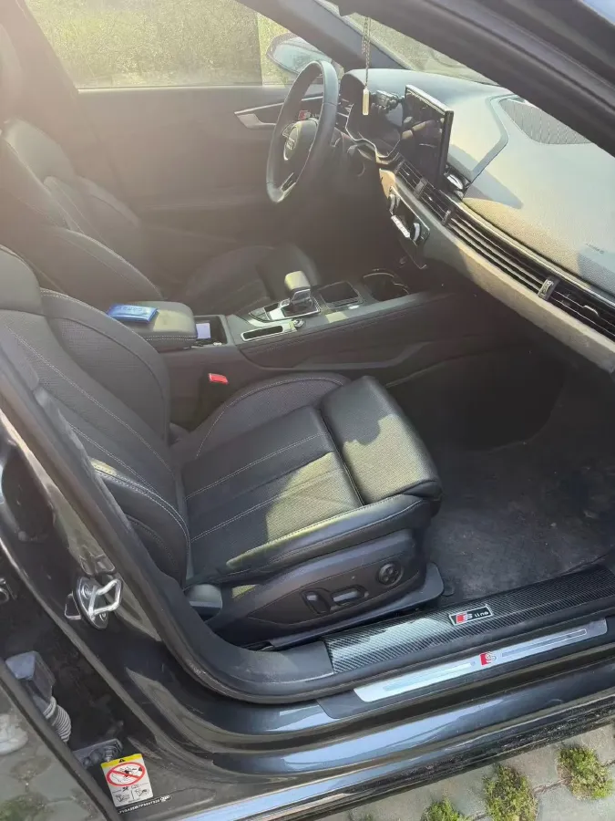 2023 Audi A4L 2.0T 190HP L4 7DCT,autocango,china used car exporter,china ev exporter,chinese used car exporter,chinese used ev exporter