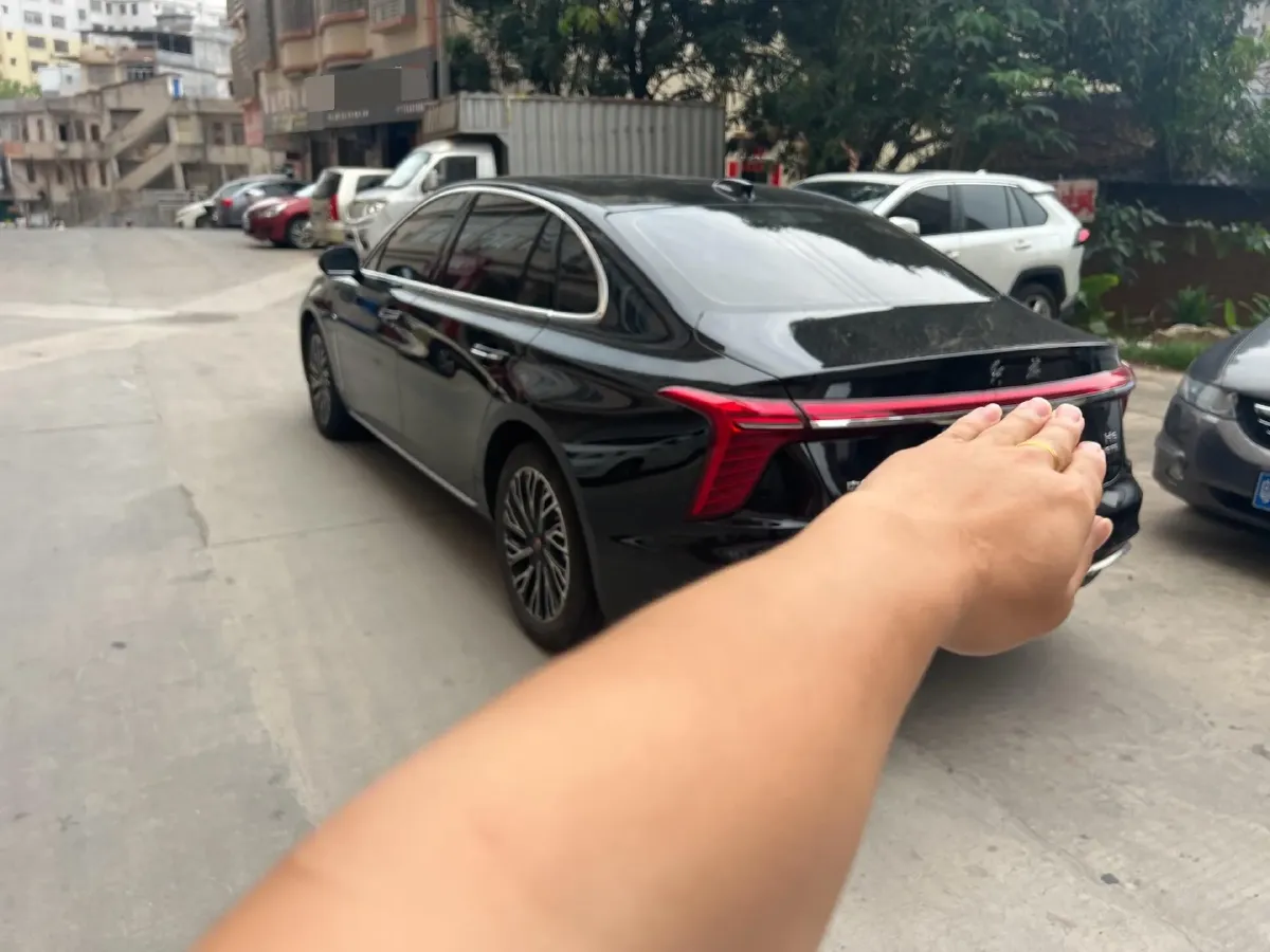 2025 HongQi H5 1.5T 169HP L4 1DHT Hybrid,autocango,china used car exporter,china ev exporter,chinese used car exporter,chinese used ev exporter