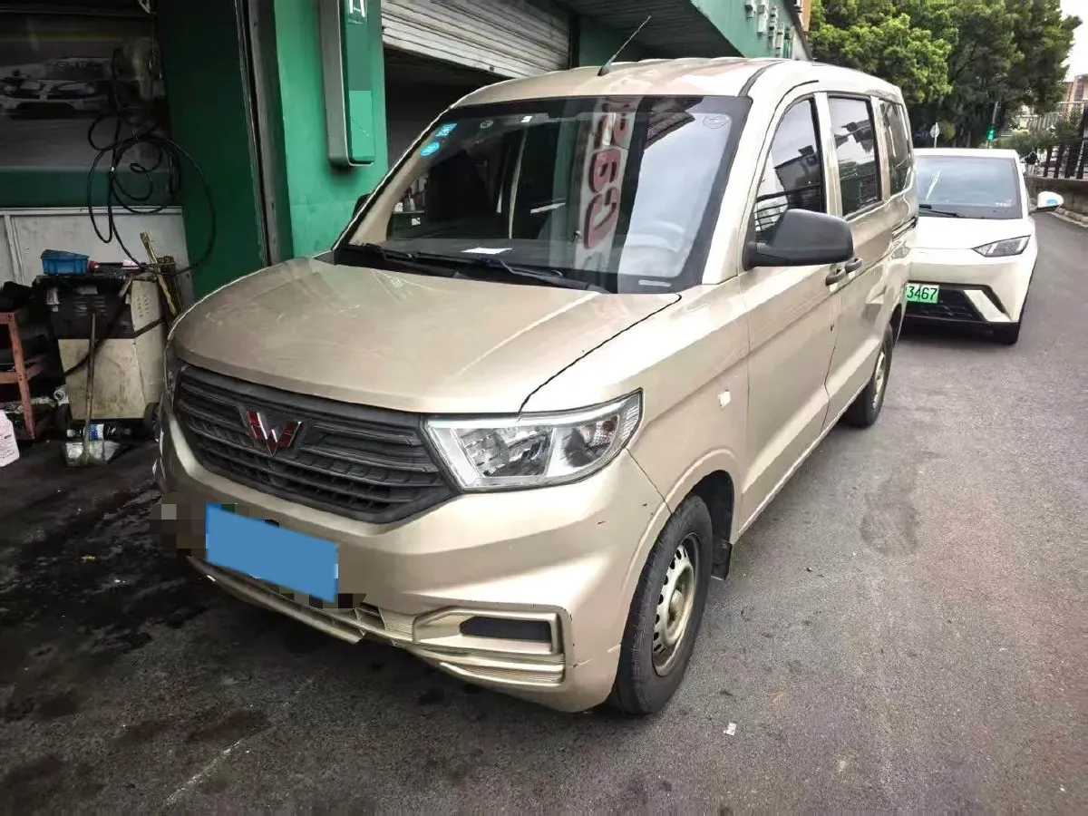 2019 WuLing HongGuang V 1.5L 99HP L4 6MT,autocango,china used car exporter,china ev exporter,chinese used car exporter,chinese used ev exporter