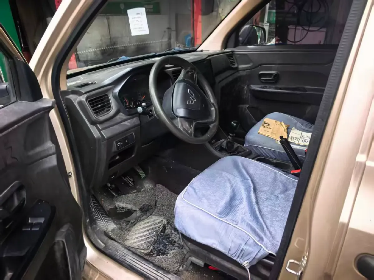 2019 WuLing HongGuang V 1.5L 99HP L4 6MT,autocango,china used car exporter,china ev exporter,chinese used car exporter,chinese used ev exporter