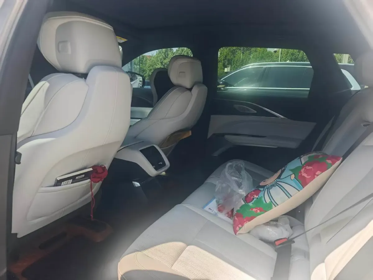 2024 Cadillac IQ Lyriq BEV 68.4KWH,autocango,china used car exporter,china ev exporter,chinese used car exporter,chinese used ev exporter