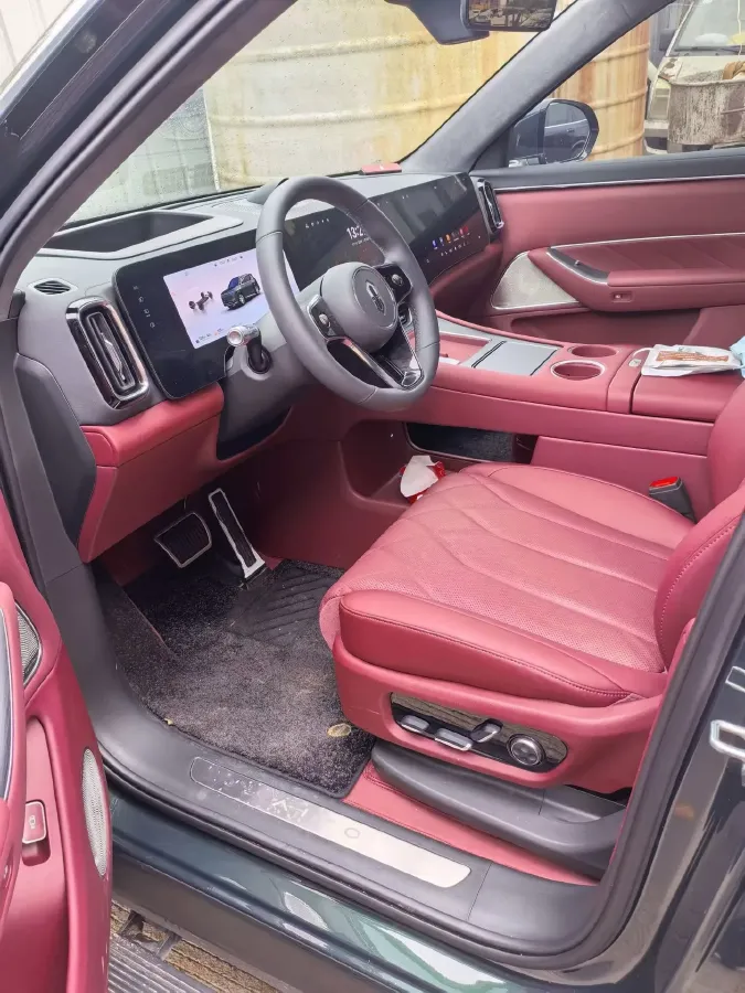 2025 AITO AITO M8 REEV 160HP REEV 53.4KWH,autocango,china used car exporter,china ev exporter,chinese used car exporter,chinese used ev exporter