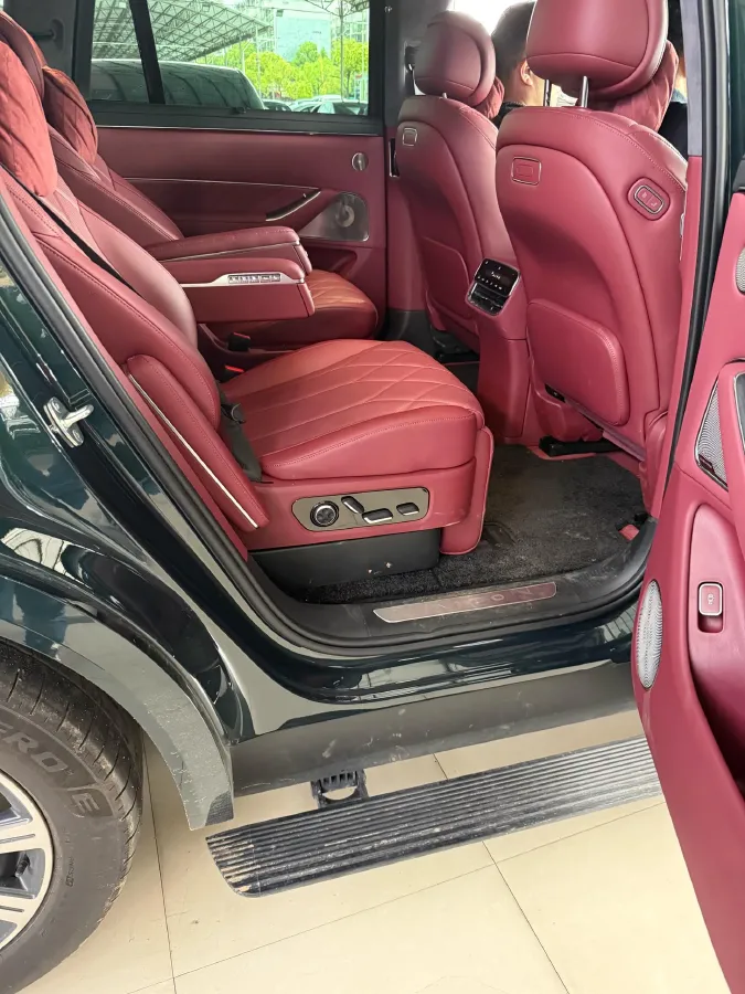 2025 AITO AITO M8 REEV 160HP REEV 53.4KWH,autocango,china used car exporter,china ev exporter,chinese used car exporter,chinese used ev exporter