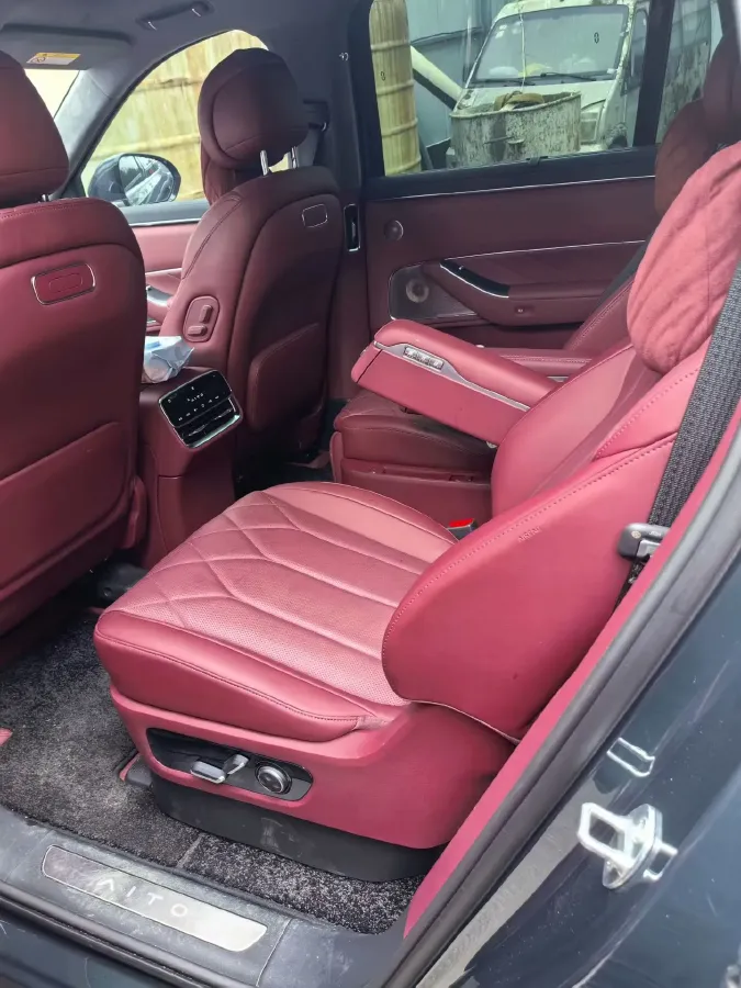 2025 AITO AITO M8 REEV 160HP REEV 53.4KWH,autocango,china used car exporter,china ev exporter,chinese used car exporter,chinese used ev exporter