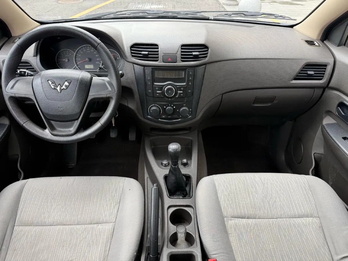 2018 WuLing HongGuang 1.5L 105HP L4 5MT,autocango,china used car exporter,china ev exporter,chinese used car exporter,chinese used ev exporter