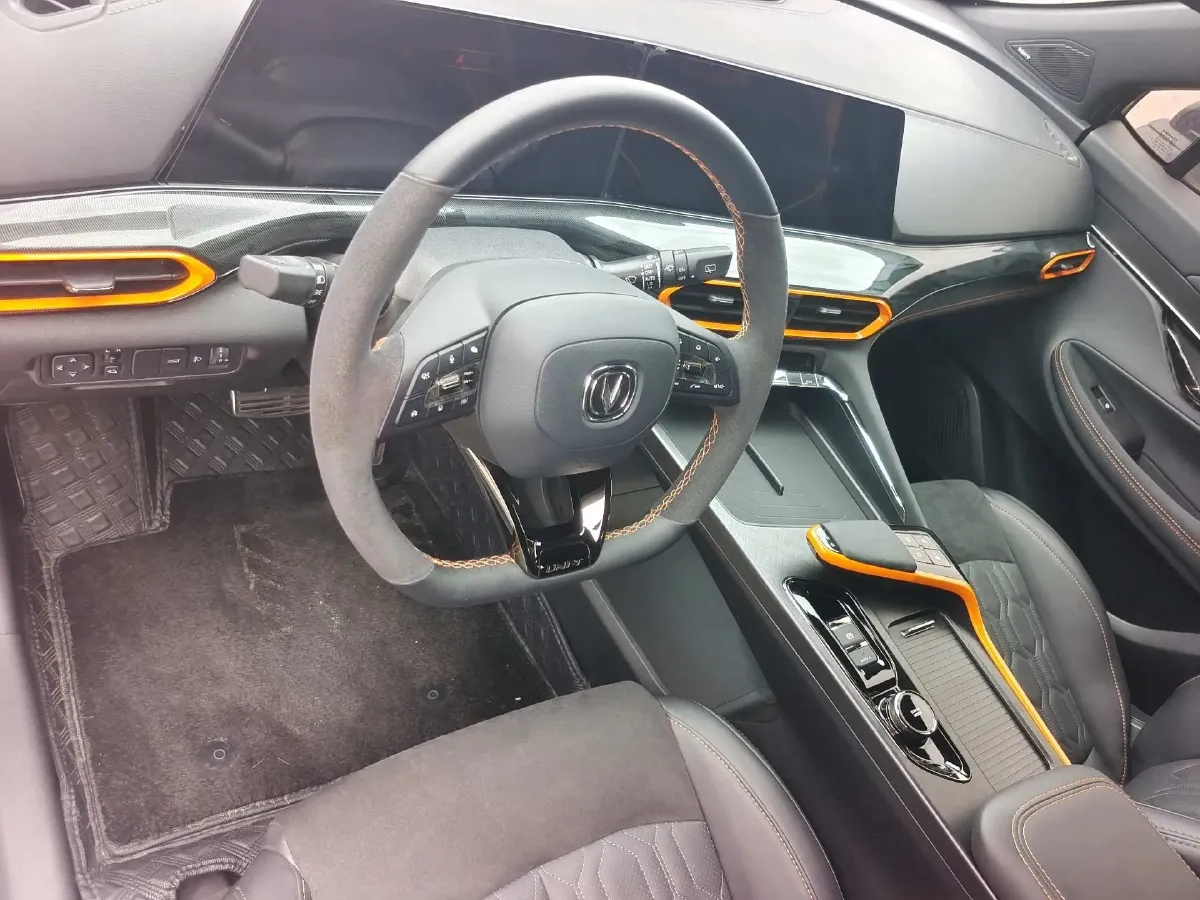 2021 ChangAn UNI-T 1.5T 180HP L4 7DCT,autocango,china used car exporter,china ev exporter,chinese used car exporter,chinese used ev exporter