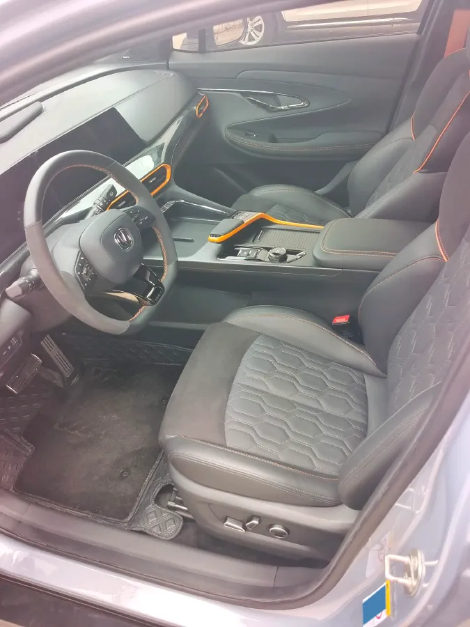 2021 ChangAn UNI-T 1.5T 180HP L4 7DCT,autocango,china used car exporter,china ev exporter,chinese used car exporter,chinese used ev exporter