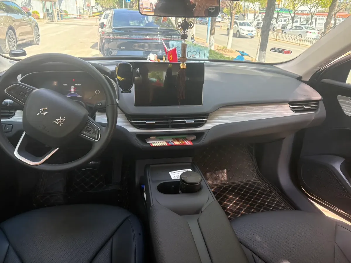 2025 HongQi E-QM5 BEV,autocango,china used car exporter,china ev exporter,chinese used car exporter,chinese used ev exporter