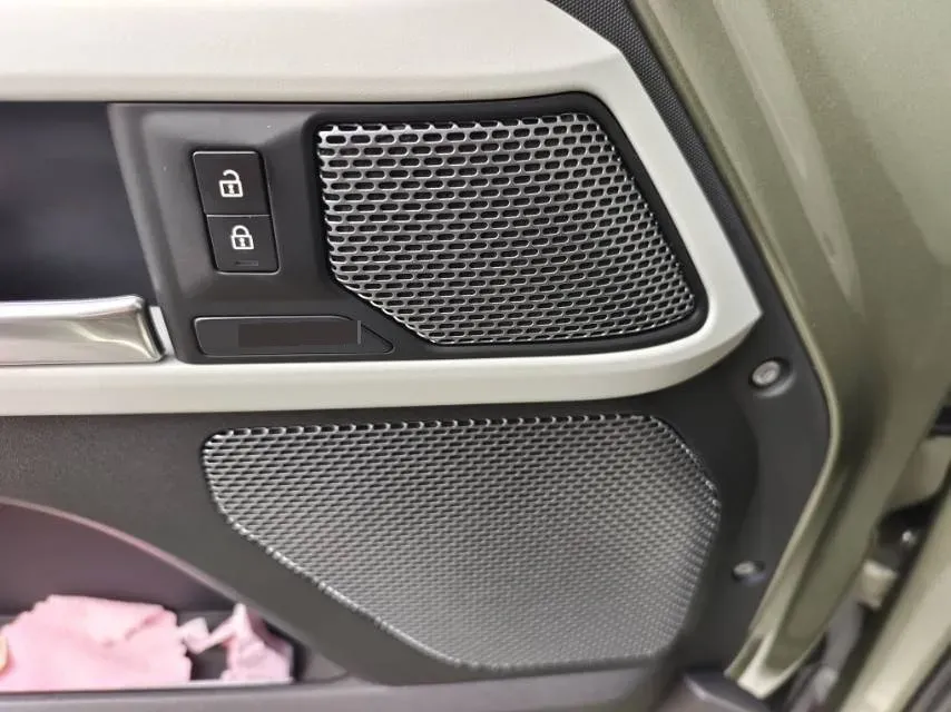 2020 Land Rover Defender 3.0T 400HP L6 8AT,autocango,china used car exporter,china ev exporter,chinese used car exporter,chinese used ev exporter