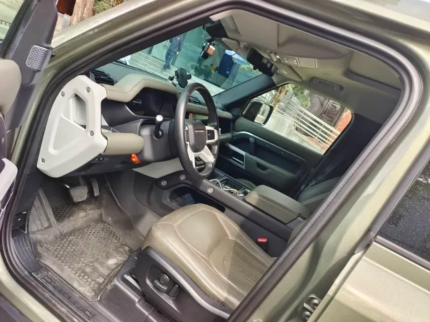 2020 Land Rover Defender 3.0T 400HP L6 8AT,autocango,china used car exporter,china ev exporter,chinese used car exporter,chinese used ev exporter