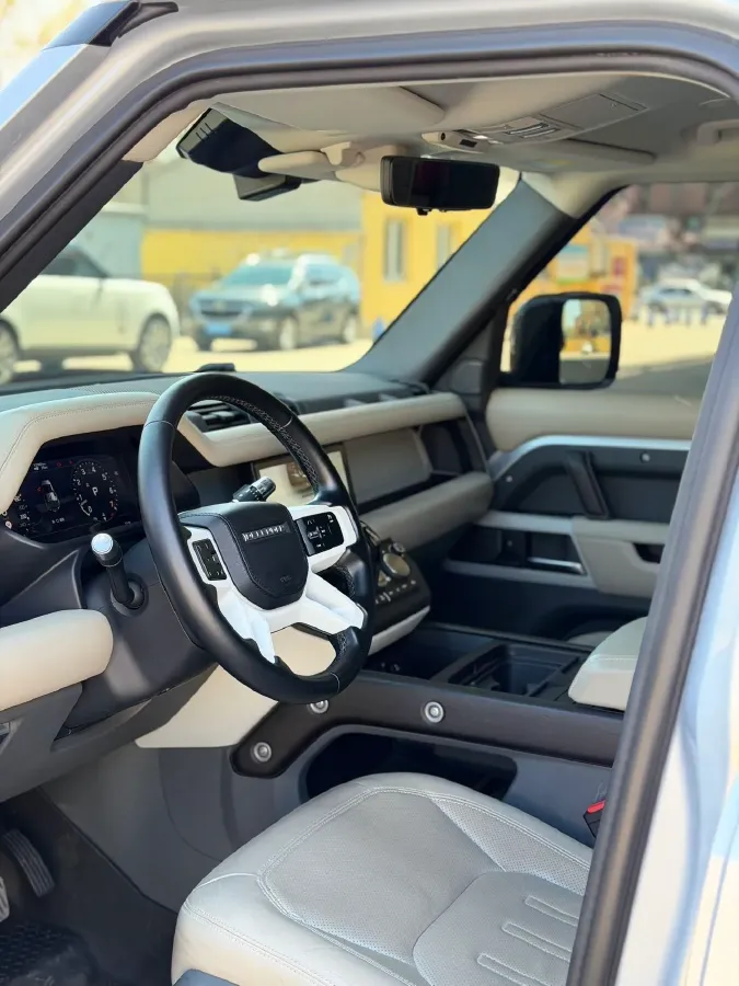 2020 Land Rover Defender 3.0T 400HP L6 8AT,autocango,china used car exporter,china ev exporter,chinese used car exporter,chinese used ev exporter