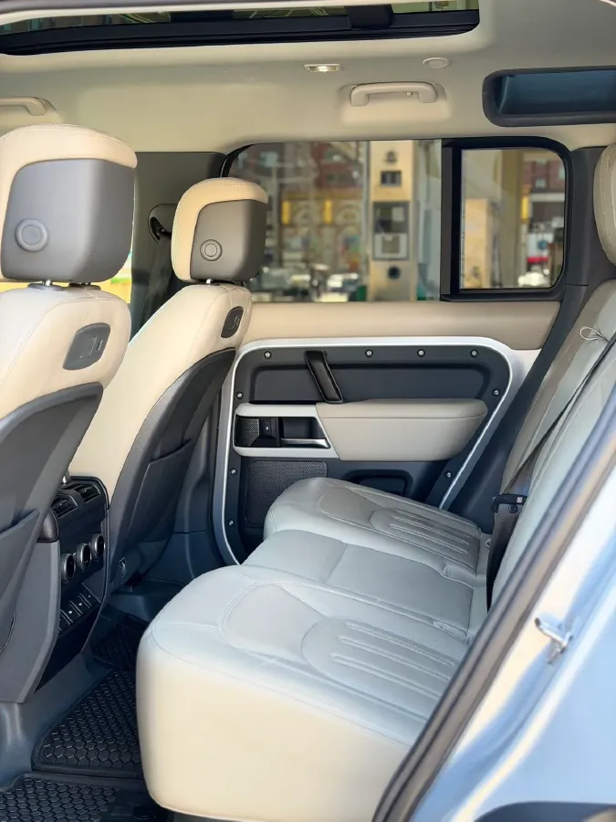 2020 Land Rover Defender 3.0T 400HP L6 8AT,autocango,china used car exporter,china ev exporter,chinese used car exporter,chinese used ev exporter