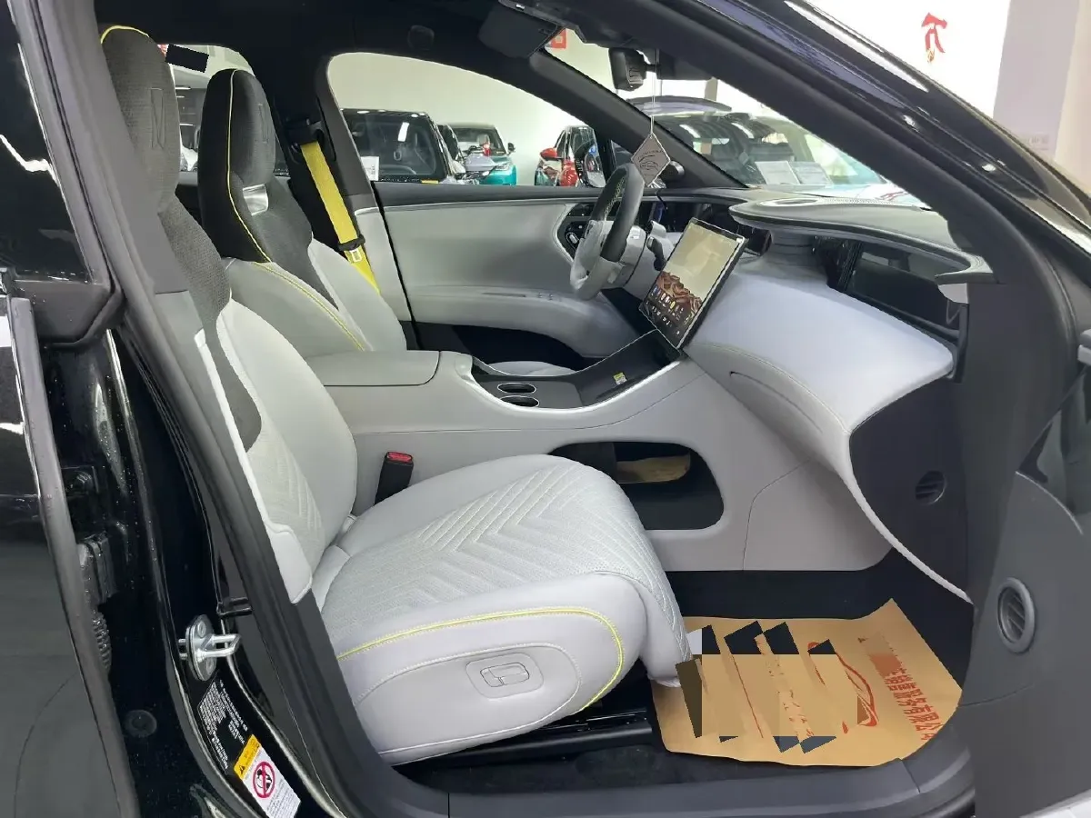 2025 Avatr 11 1.5T 156HP L4 REEV,autocango,china used car exporter,china ev exporter,chinese used car exporter,chinese used ev exporter