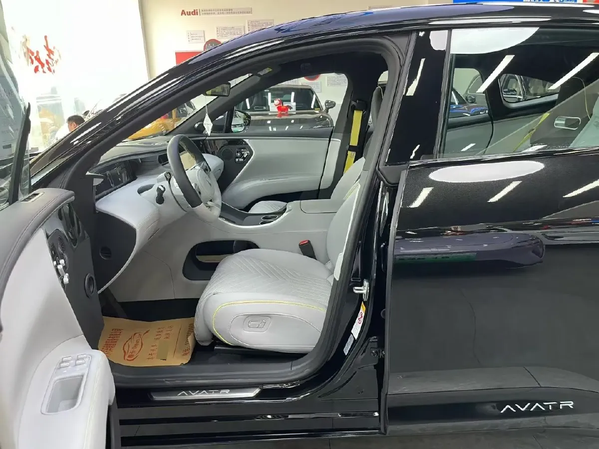 2025 Avatr 11 1.5T 156HP L4 REEV,autocango,china used car exporter,china ev exporter,chinese used car exporter,chinese used ev exporter