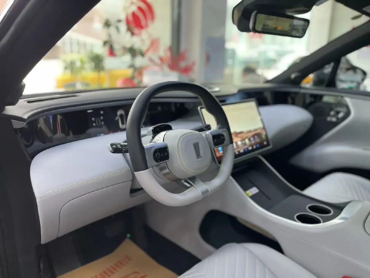 2025 Avatr 11 1.5T 156HP L4 REEV,autocango,china used car exporter,china ev exporter,chinese used car exporter,chinese used ev exporter