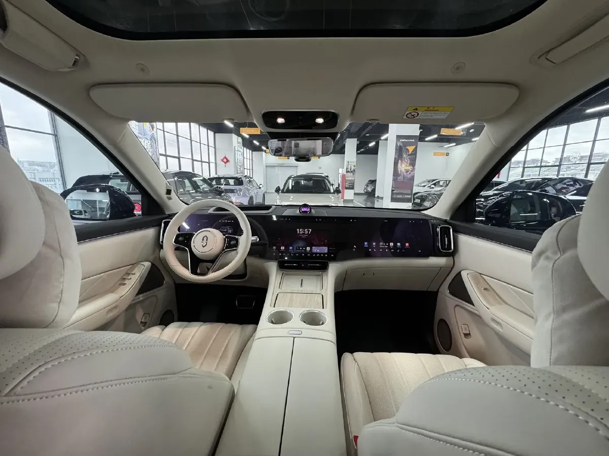 2025 AITO AITO M8 REEV 160HP REEV 53.4KWH,autocango,china used car exporter,china ev exporter,chinese used car exporter,chinese used ev exporter