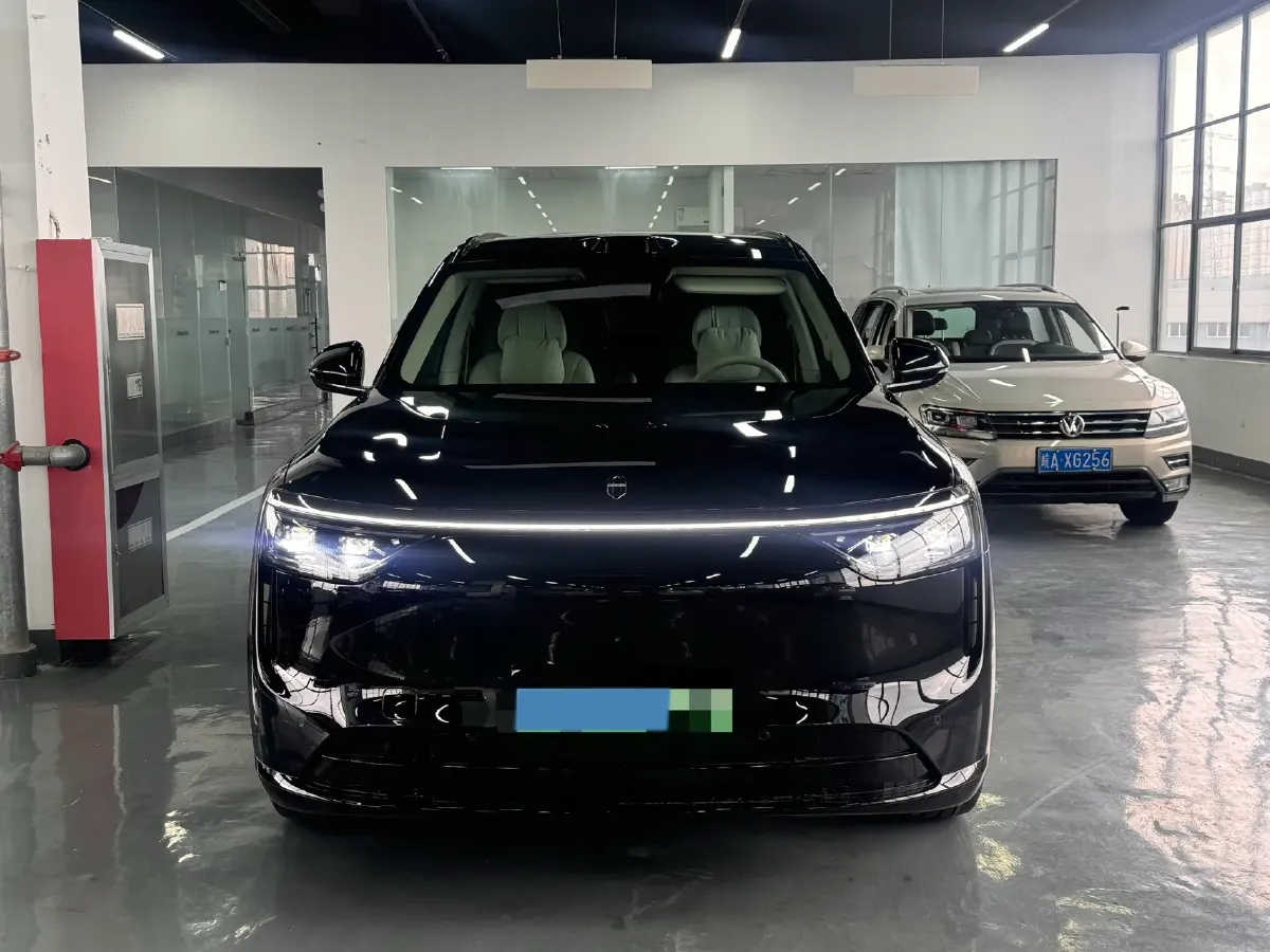 2025 AITO AITO M8 REEV 160HP REEV 53.4KWH,autocango,china used car exporter,china ev exporter,chinese used car exporter,chinese used ev exporter