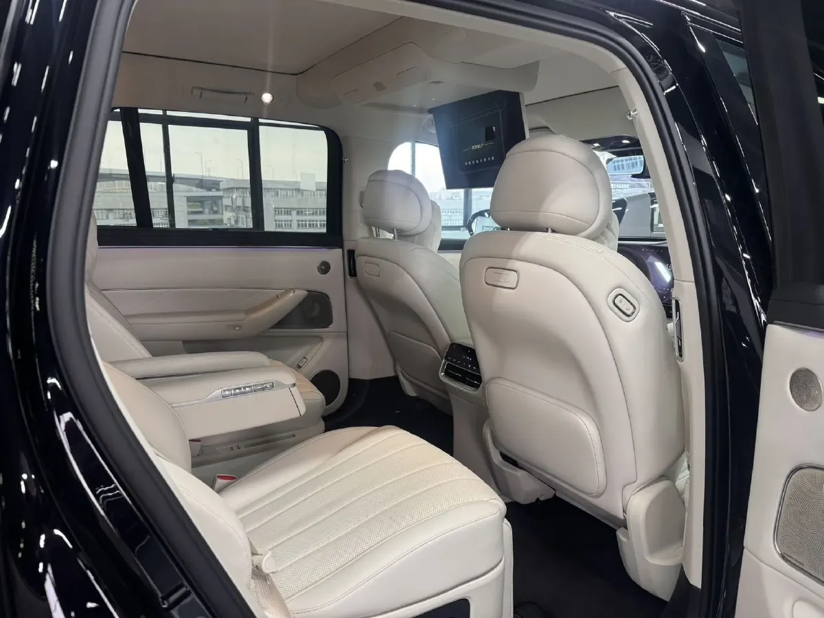 2025 AITO AITO M8 REEV 160HP REEV 53.4KWH,autocango,china used car exporter,china ev exporter,chinese used car exporter,chinese used ev exporter