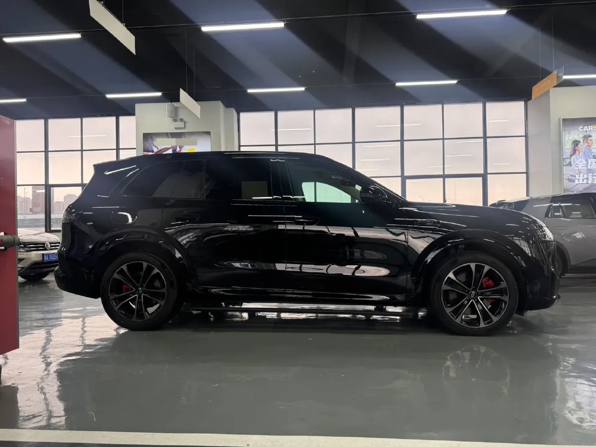 2025 AITO AITO M8 REEV 160HP REEV 53.4KWH,autocango,china used car exporter,china ev exporter,chinese used car exporter,chinese used ev exporter