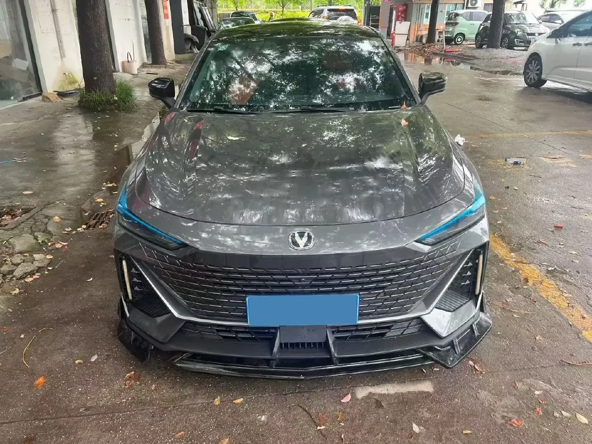 2022 ChangAn UNI-V 1.5T 188HP L4 7DCT,autocango,china used car exporter,china ev exporter,chinese used car exporter,chinese used ev exporter