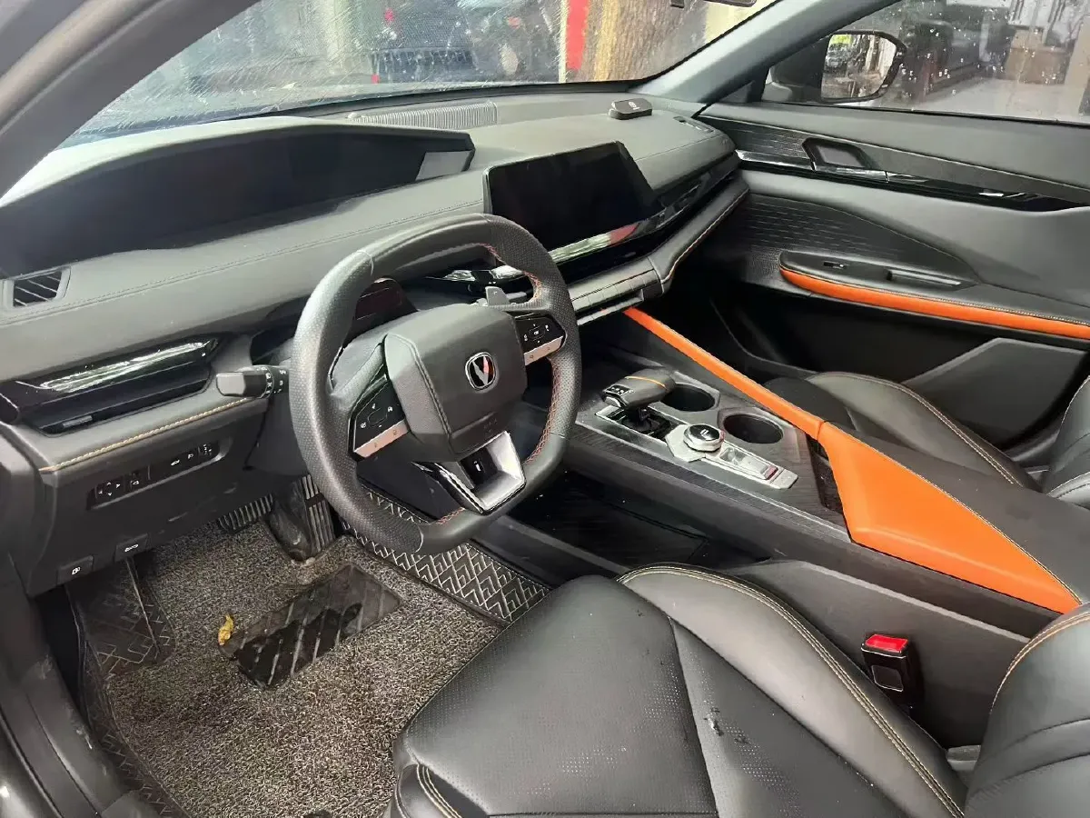 2022 ChangAn UNI-V 1.5T 188HP L4 7DCT,autocango,china used car exporter,china ev exporter,chinese used car exporter,chinese used ev exporter