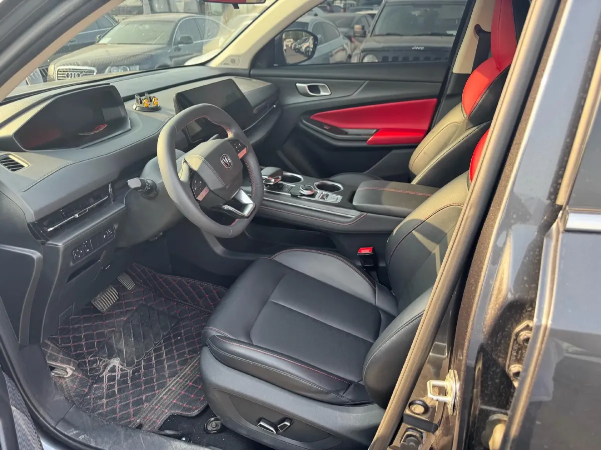 2022 ChangAn UNI-V 1.5T 188HP L4 7DCT,autocango,china used car exporter,china ev exporter,chinese used car exporter,chinese used ev exporter