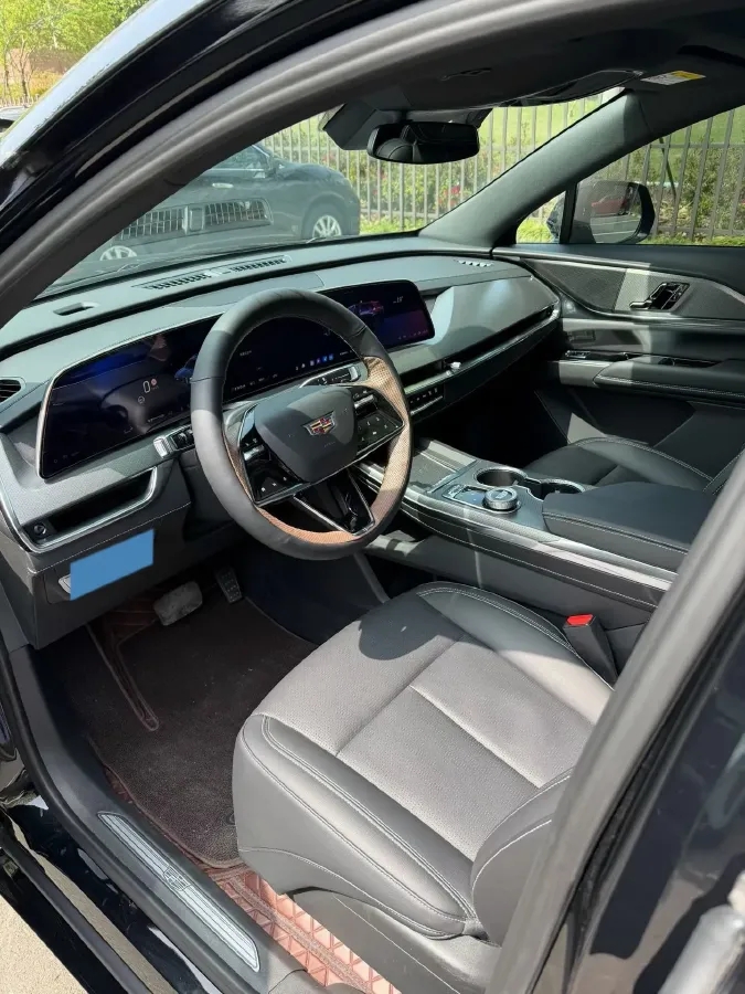 2025 Cadillac XT5 2.0T 237HP L4 9AT,autocango,china used car exporter,china ev exporter,chinese used car exporter,chinese used ev exporter