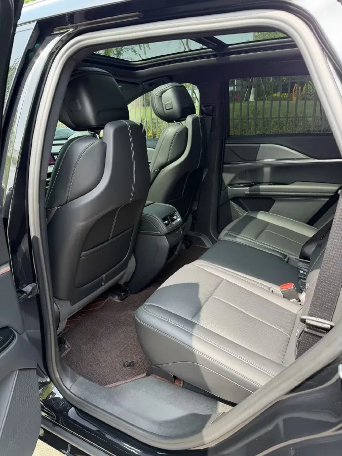 2025 Cadillac XT5 2.0T 237HP L4 9AT,autocango,china used car exporter,china ev exporter,chinese used car exporter,chinese used ev exporter