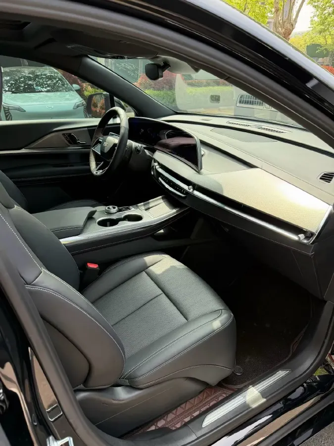 2025 Cadillac XT5 2.0T 237HP L4 9AT,autocango,china used car exporter,china ev exporter,chinese used car exporter,chinese used ev exporter