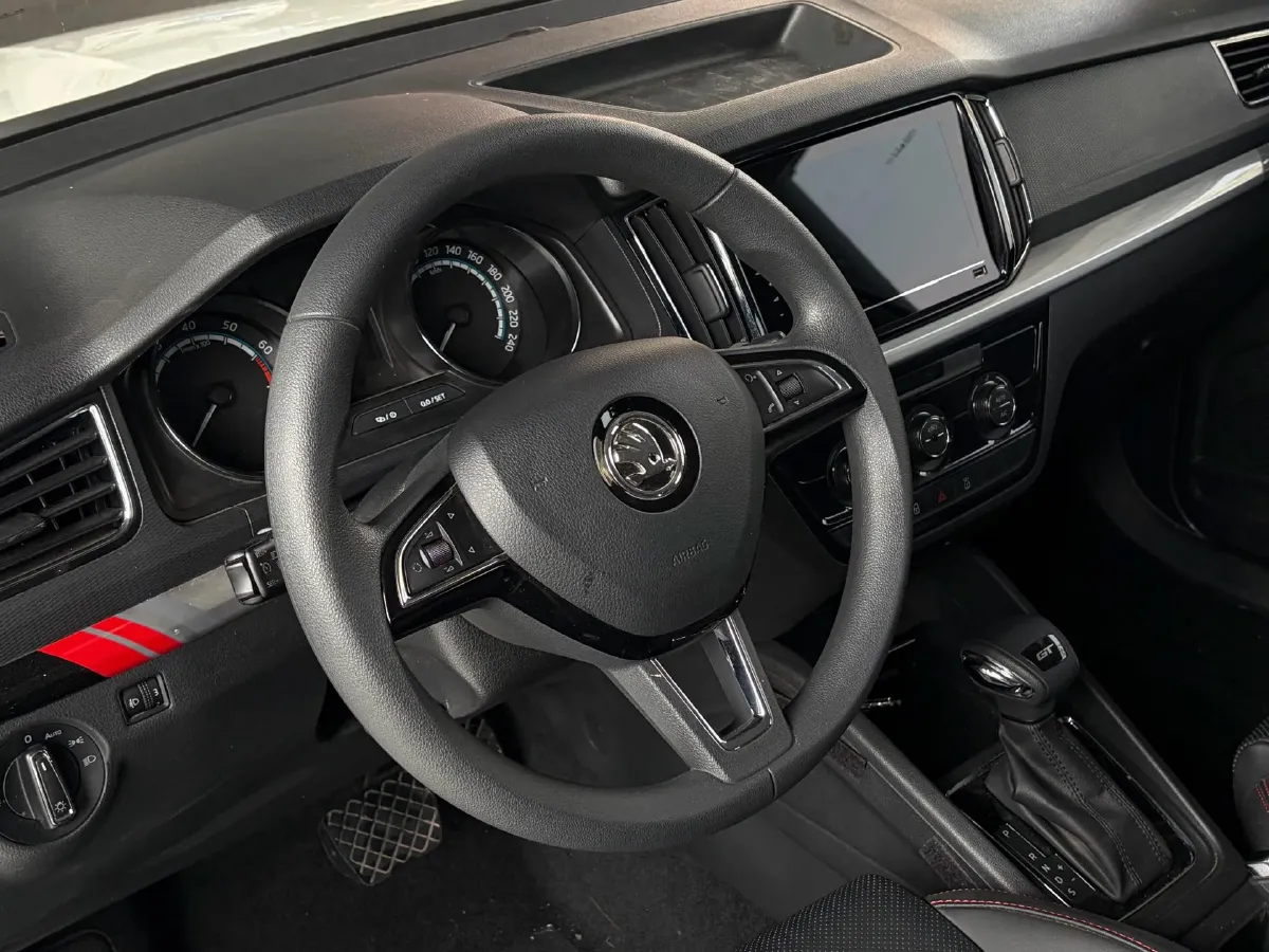 2021 Skoda Kamiq 1.2T 116HP L4 7DCT,autocango,china used car exporter,china ev exporter,chinese used car exporter,chinese used ev exporter