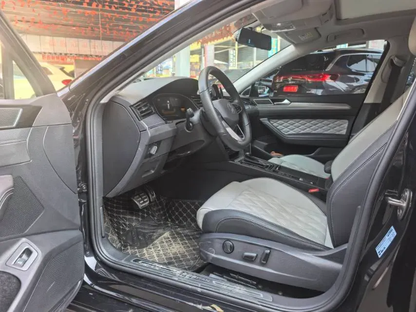 2023 Volkswagen Magotan 2.0T 186HP L4 7DCT,autocango,china used car exporter,china ev exporter,chinese used car exporter,chinese used ev exporter