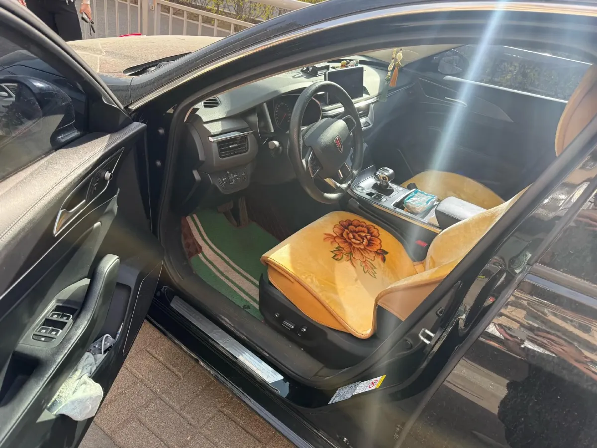 2022 HongQi H5 1.5T 169HP L4 7DCT,autocango,china used car exporter,china ev exporter,chinese used car exporter,chinese used ev exporter