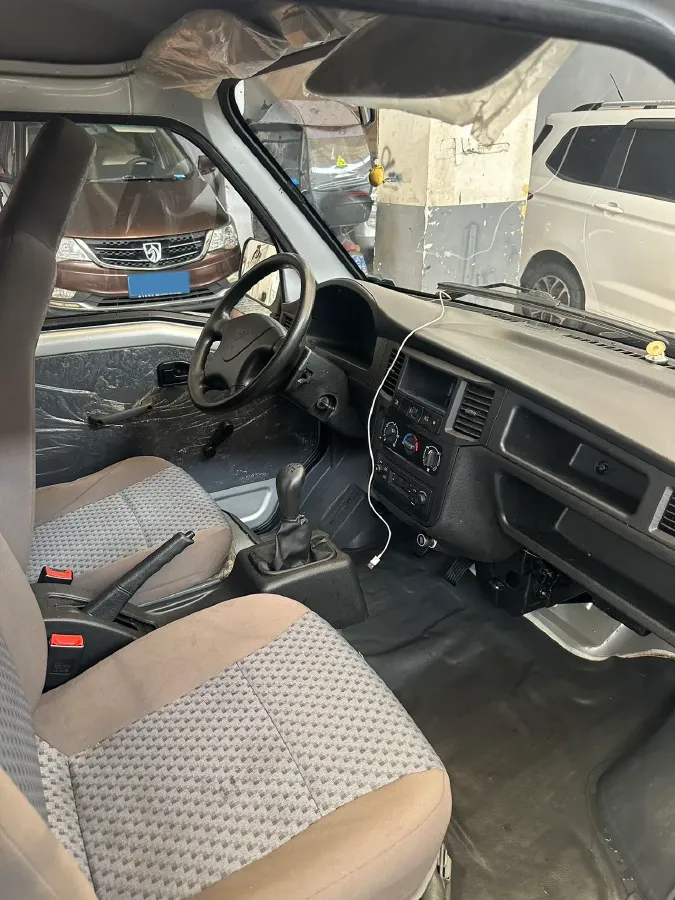 2020 WuLing ZhiGuang 1.2L 76HP L4 5MT,autocango,china used car exporter,china ev exporter,chinese used car exporter,chinese used ev exporter