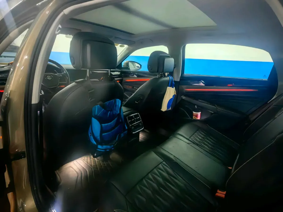 2019 Volvo V40 1.5T 152HP L4 6AT,autocango,china used car exporter,china ev exporter,chinese used car exporter,chinese used ev exporter