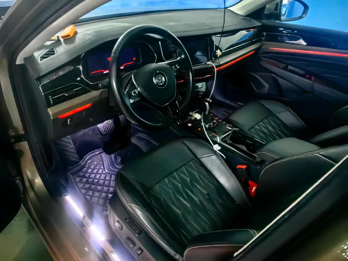 2019 Volvo V40 1.5T 152HP L4 6AT,autocango,china used car exporter,china ev exporter,chinese used car exporter,chinese used ev exporter