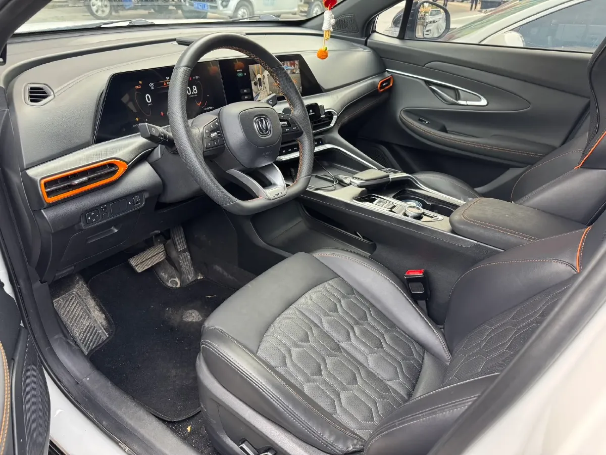 2022 ChangAn UNI-T 1.5T 188HP L4 7DCT,autocango,china used car exporter,china ev exporter,chinese used car exporter,chinese used ev exporter