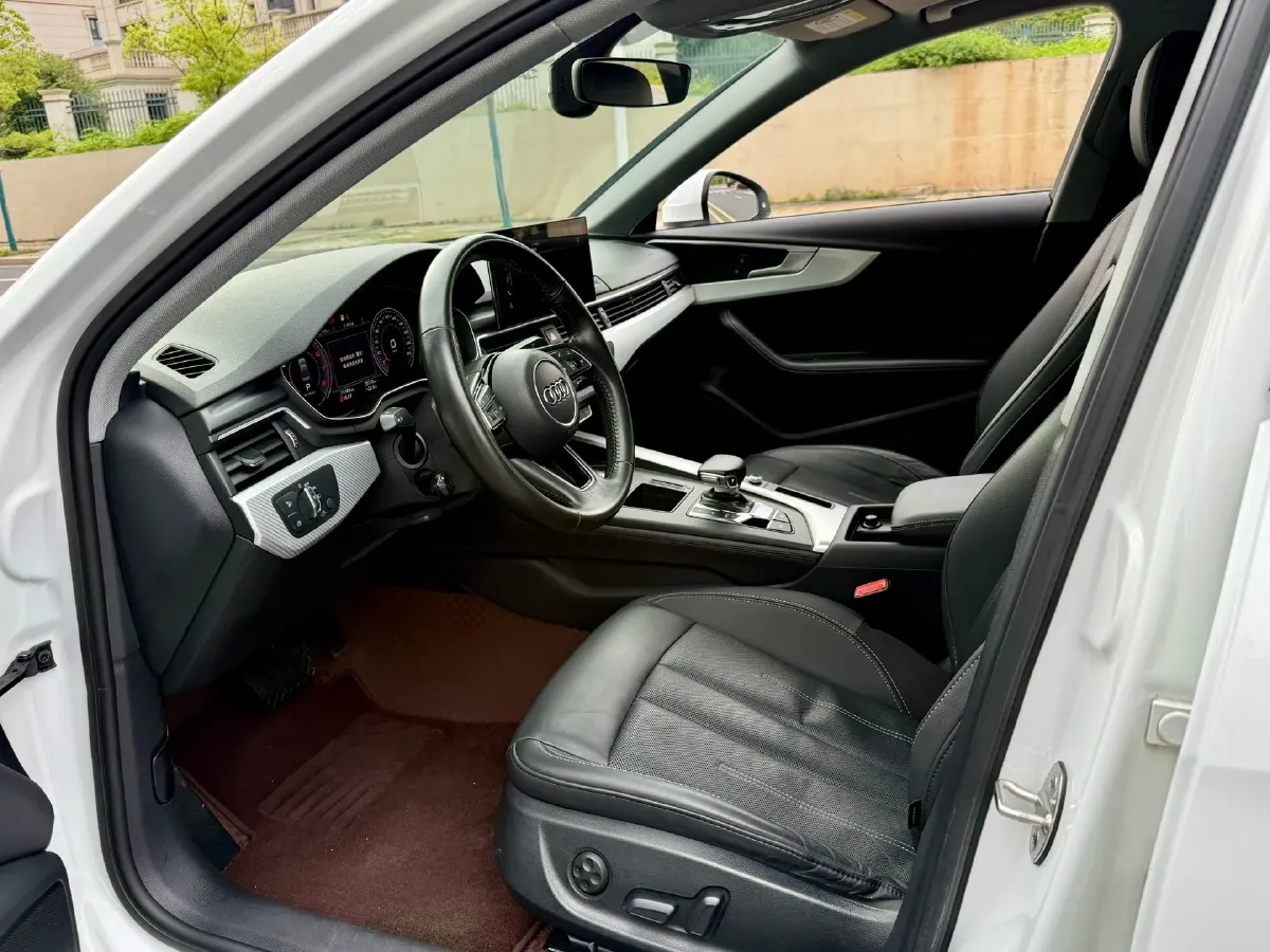 2020 Audi A4L 2.0T 190HP L4 7DCT,autocango,china used car exporter,china ev exporter,chinese used car exporter,chinese used ev exporter