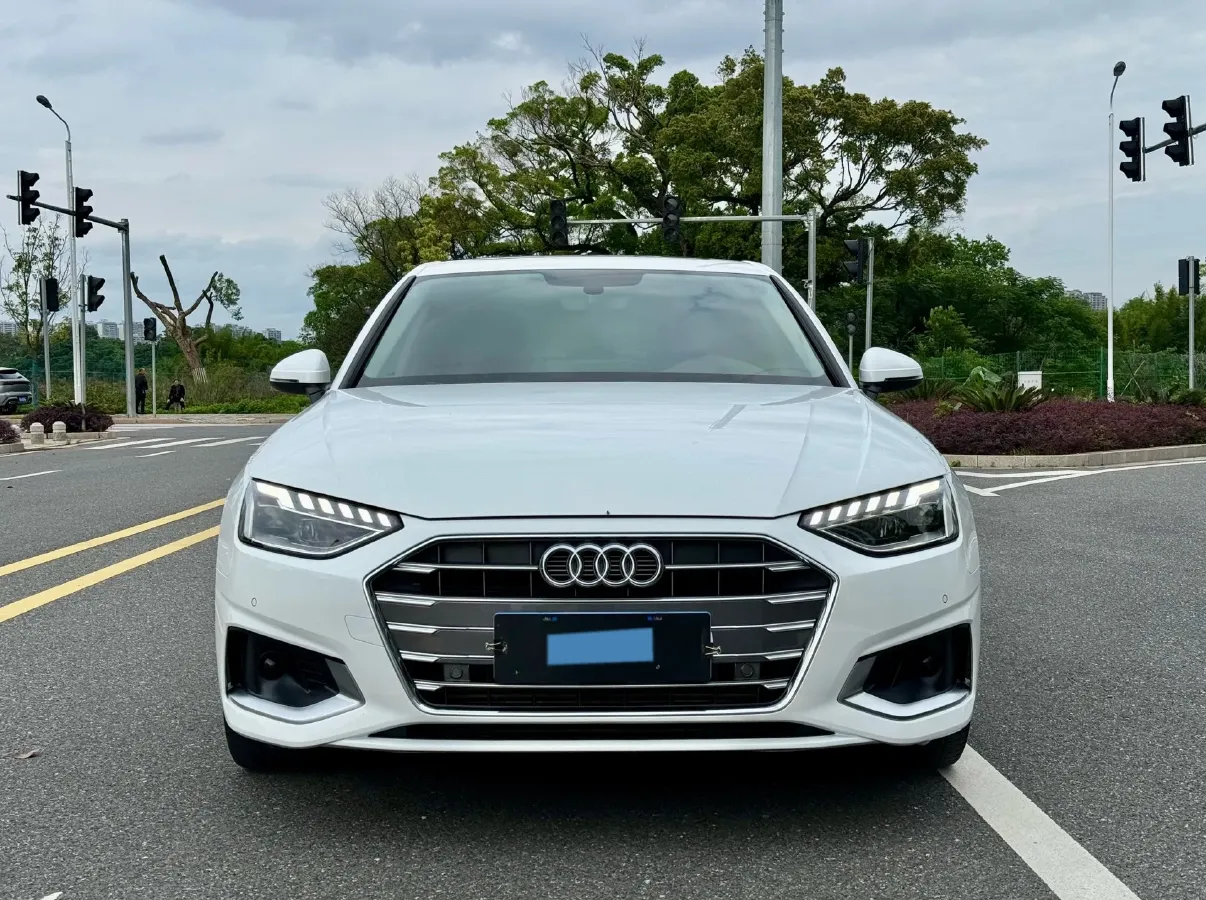2020 Audi A4L 2.0T 190HP L4 7DCT,autocango,china used car exporter,china ev exporter,chinese used car exporter,chinese used ev exporter