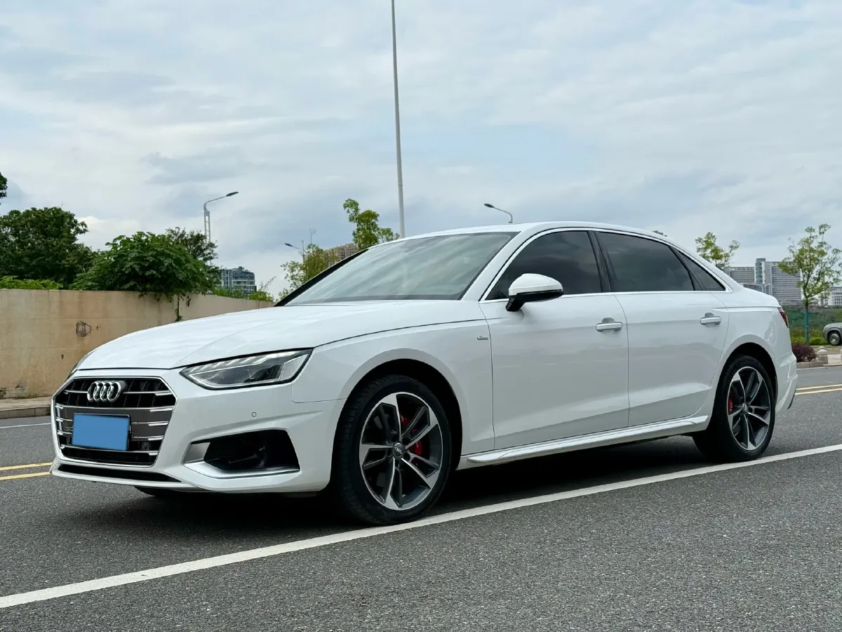 2020 Audi A4L 2.0T 190HP L4 7DCT,autocango,china used car exporter,china ev exporter,chinese used car exporter,chinese used ev exporter